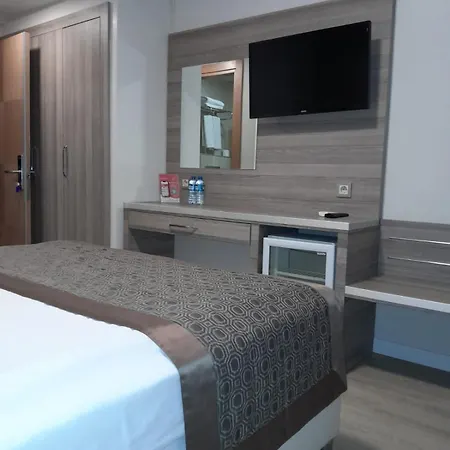Hotel Pera Arya 3*